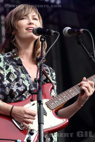 MINA TINDLE - 2014-07-20 - PARIS - Parvis de l'Hotel de Ville - 